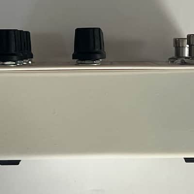 Menatone Howie 7 knob 2008 - White image 4