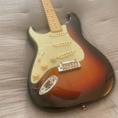 Fender American Professional Stratocaster, Maple Neck, 3-Tone Sunburst, Left Handed w/Original Hardshell Case, Mint Condition image 5