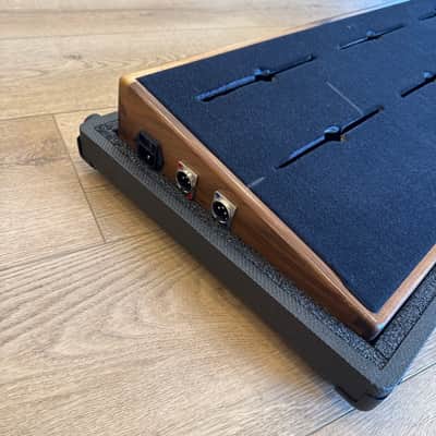 Creation Music Company Heritage Series 32x12 Pedalboard with Hard Black Tweed Case image 17