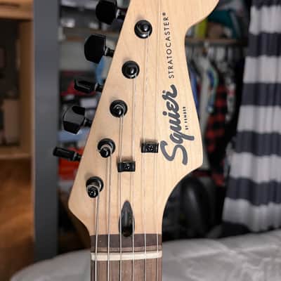 Squier Stratocaster 2019 - Black gloss image 4