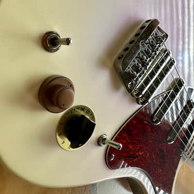 Danelectro Danelectro Mod 6 HSS Made in Korea Rare an in even more rare white 2000ish era 2000ish - White/brown image 4