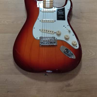 Fender Player Strat MN - Aged Cherry Burst image 2