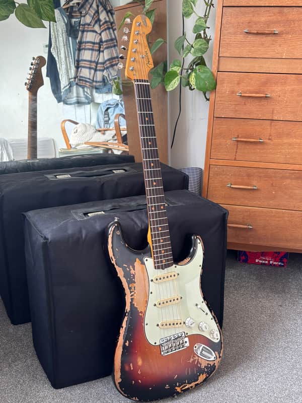 Fender Mike McCready Signature Stratocaster 2023 - Present - 3-Color Sunburst Relic