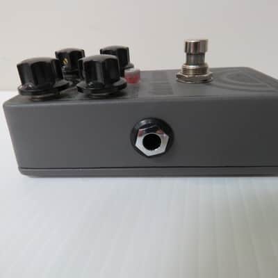 Mr. Black Dark Echo Modulated Echo Generator Effects Pedal - Black image 6