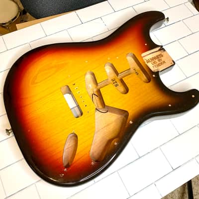 Allparts Stratocaster Body 4.0lbs 3 color sunburst image 2