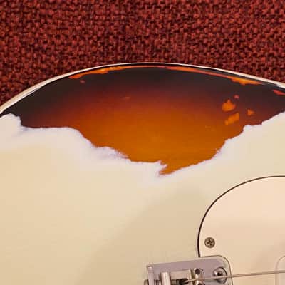 Suhr Classic S Antique 2018 - Olympic White over 3-tone Sunburst, heavy relic image 4