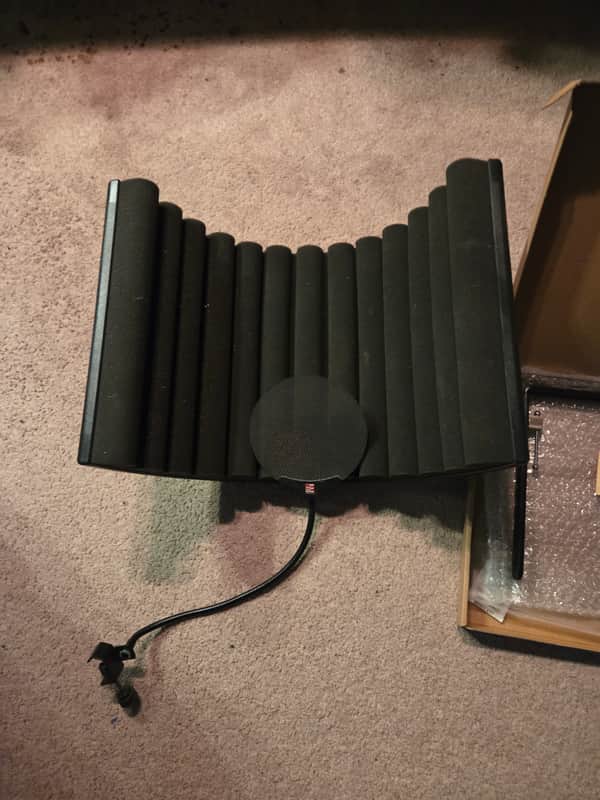sE Electronics X1S Studio Bundle with Shockmount, RF-X Reflexion Filter, Pop Filter, Cable 2010s - Black image 1