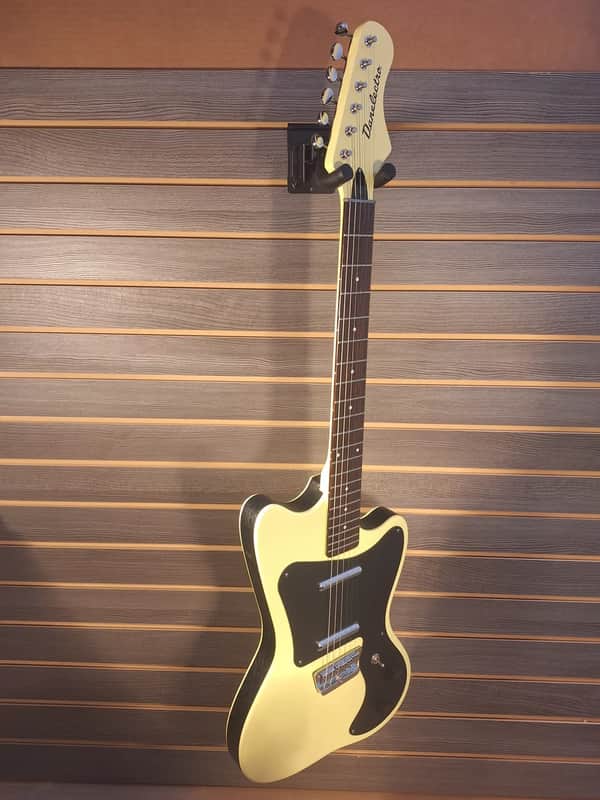 Danelectro DANO 67 Early 2020s - Yellow Gloss - Twin Lipstick Pickups - Vintage-Inspired Offset - Alder body and Maple Neck - Professional Set Up image 1