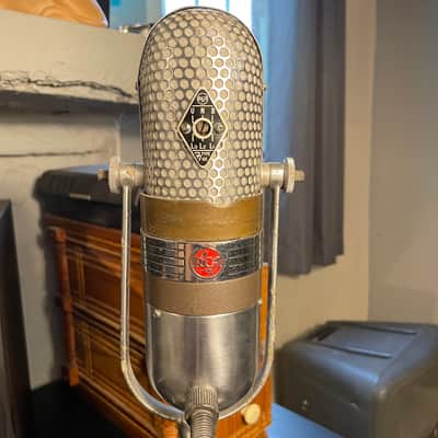RCA 77-D Ribbon Microphone 1945 - 1955 - Silver / Red Badge image 10