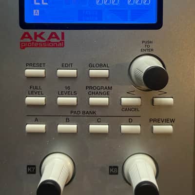 Akai MPD24 MIDI Controller  2010s - Silver image 13