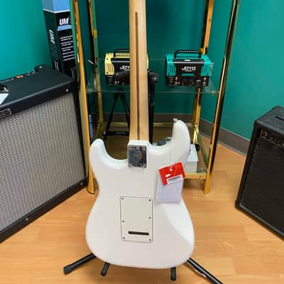 Fender Player Stratocaster HSS with Pau Ferro Fretboard 2018 - Present - Polar White image 5