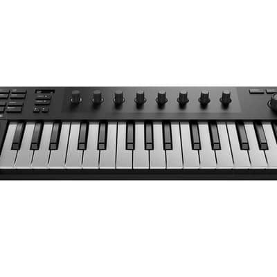 NI Komplete Kontrol M32 Compact Keyboard image 2