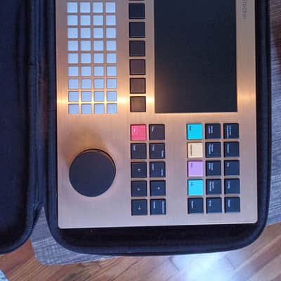 Polyend Tracker Gold Edition Standalone Audio Workstation 2021 - Graphic image 3