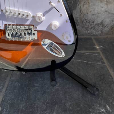 Squier Sonic Stratocaster - 2-Color Sunburst - Maple Neck - Excellent Condition image 4