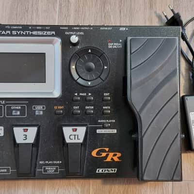 Roland GR-55 Guitar Synthesizer + GK-3 pickup + bag