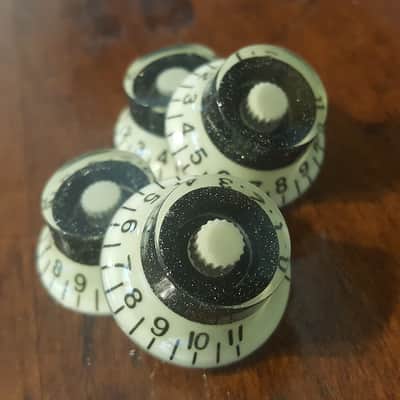 Immagine JAT CUSTOM GUITAR PARTS 4 Top Hat Knobs 0-11#s Glow In The Dark / Black Flake - 2