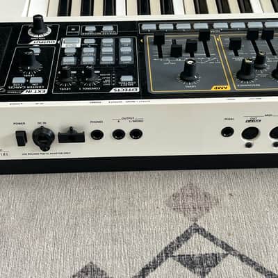 Roland SH-01 GAIA 37-Key Digital Synthesizer 2010 - 2012 - White image 3