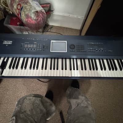 Korg Triton Extreme 88-Key 120-Voice Polyphonic Workstation 2005 - 2009 - Black image 2