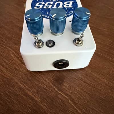 Barber Buss Five Watt World 2026 - White image 4