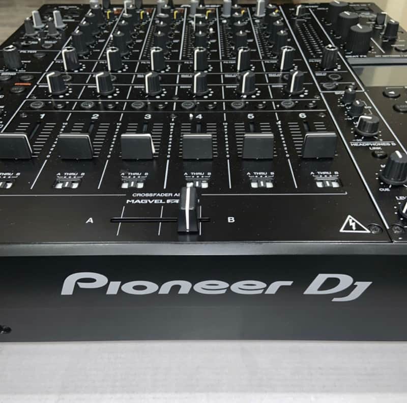 Pioneer DJM V10 image 1