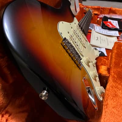 Fender American Vintage II '61 Stratocaster 2022 - Present - 3-Color Sunburst image 3