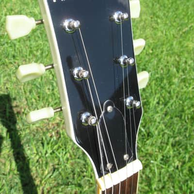 White MIJ Photogenic SG with Gibson deluxe tuners and open book