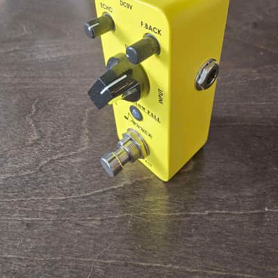 Donner Yellow Fall Analog Delay 2010s - Yellow image 4