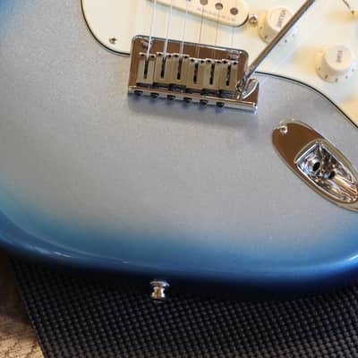 Minty! 2016 Fender American Elite Stratocaster w/ Maple FB Electric Guitar Sky Burst Metallic + OHSC image 5