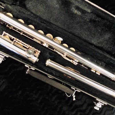 💥Yamaha YFL-225 11 Flute image 2