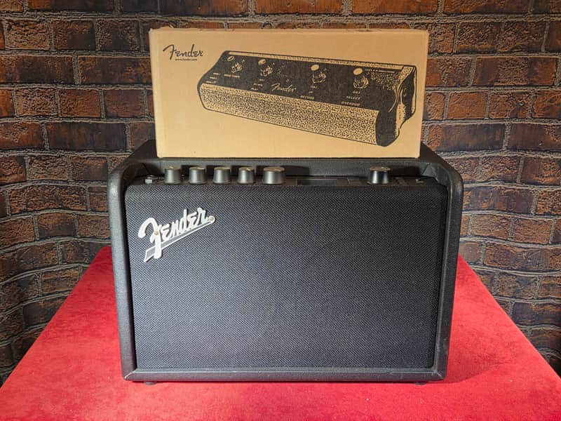 Fender Mustang GT 40 40-Watt 2x6.5