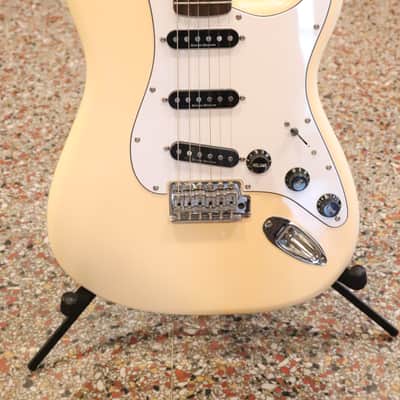 Fender Squier Stratocaster Electric Guitar Classic Vibe Duncan Designed Pick Ups image 4