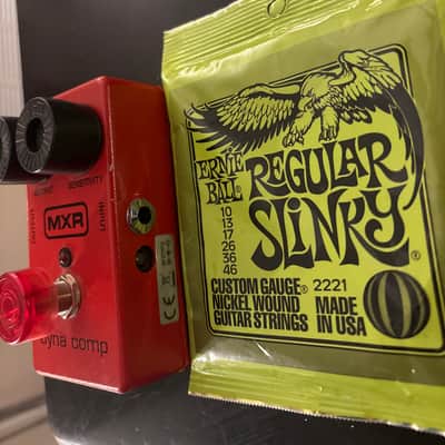 MXR M102 Dyna Comp 1995 - Present - Red image 3