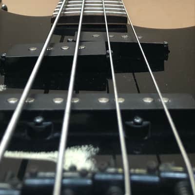 Fender Squier MB-4 Skull Bass 2007 - Gloss Black image 5