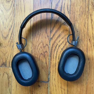 Master & Dynamic MH40 - Black & Gun Metal Wired Headphones image 2