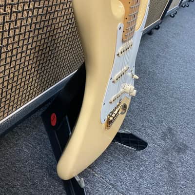 Fender Limited Edition American Professional Stratocaster 2018 - Vintage White/Gold Hardware image 8