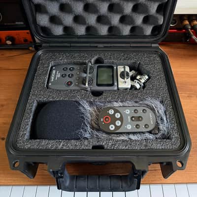 Zoom H5 Handy Recorder Complete Bundle - w/ XY Capsule, Remote, Foam + Fuzzy Windscreens + SKB Case