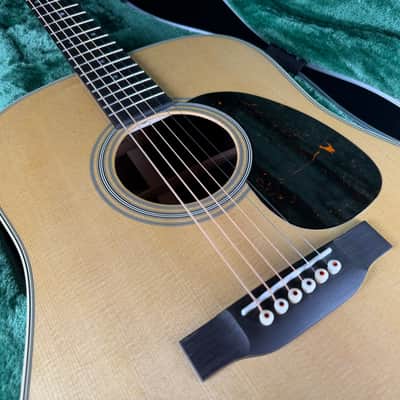 Martin D-28 Standard w/Hardshell Case - Satin Natural image 3
