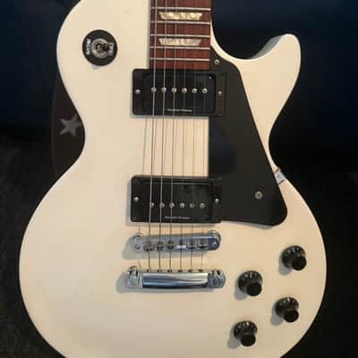 Gibson  Studio image 2