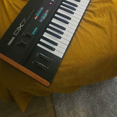 Yamaha DX7 - Legendary Synthesizer - Accessories - Excellent Condition / Revised