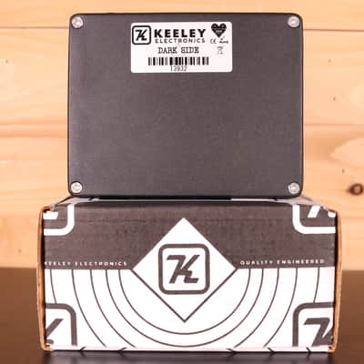 Keeley Dark Side Workstation V2 Neo-Vintage Fuzz / Delay / Modulation - Guitar Effect Pedal image 2