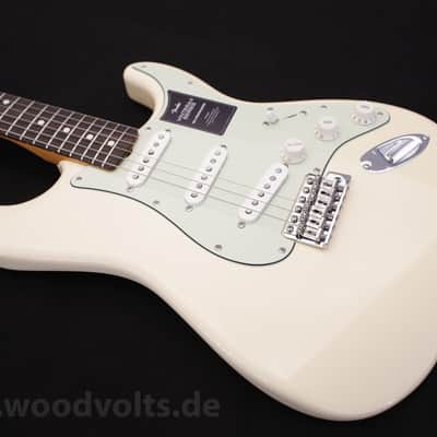 Fender Vintera II '60s Stratocaster with Rosewood Fretboard 2023 - 2026 - Olympic White image 3