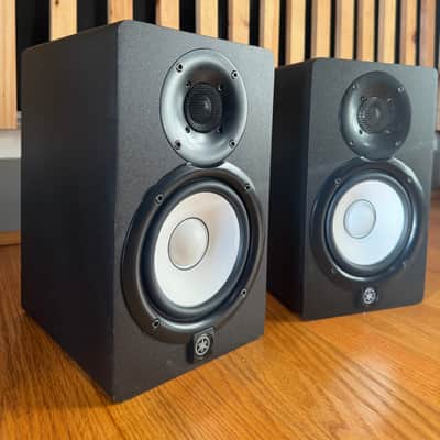 Yamaha HS5 5" Powered Studio Monitors (Pair) Black — Good Condition image 2