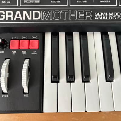 Moog Grandmother Dark 32-Key Semi-Modular Analog Synthesizer / Black Panel image 5