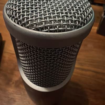 AKG Perception 100 Silver image 3