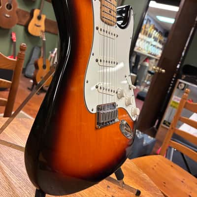 1994 Fender 40th Anniversary American Standard Stratocaster with Maple Fretboard Brown Sunburst image 7