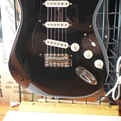 Immagine Fender Limited Edition Vintera II 60s Stratocaster 2024 - Black - 2