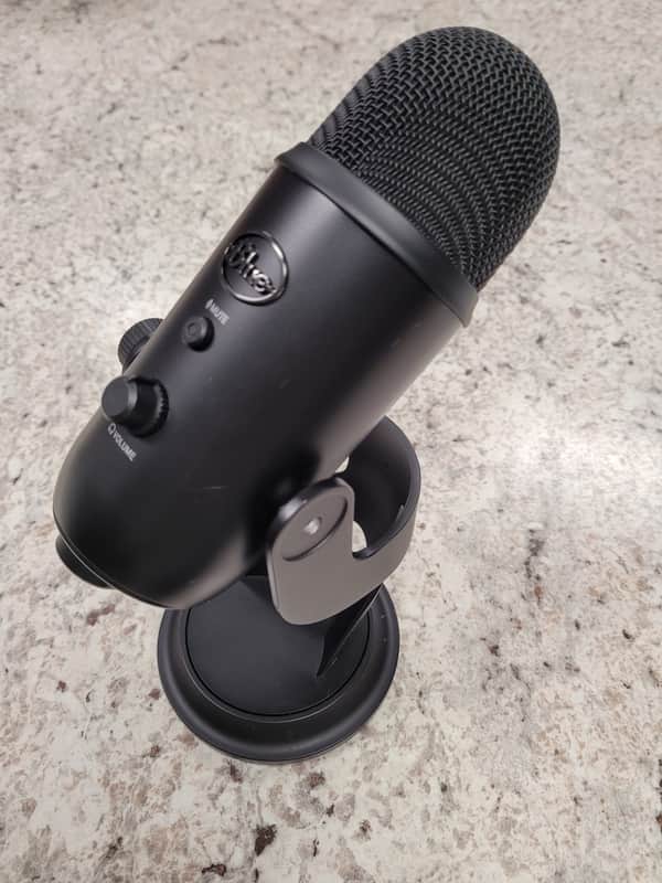 Blue Yeti Microphone - Blackout Edition - 4 Pickups - Podcastint and Gaming image 1