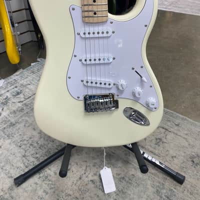 Squier Affinity Series Stratocaster with Maple Fretboard - Olympic White image 4