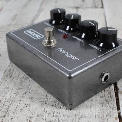 MXR M117R Flanger Pedal Electric Guitar Flanger Effects Pedal image 7