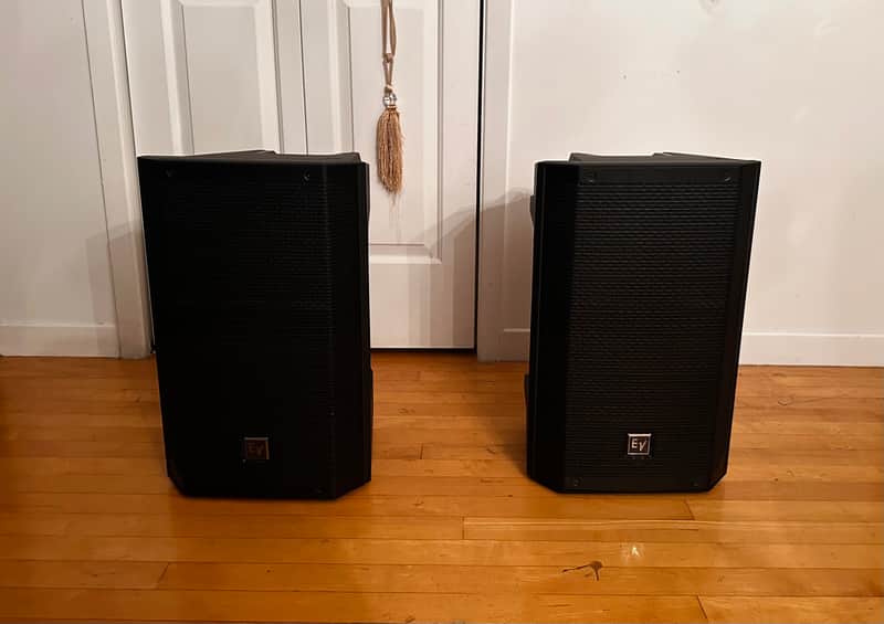 ( PAIR ) Electro-Voice ELX200-10P 2-Way Powered Speaker - 10" - Excellent Condition image 1